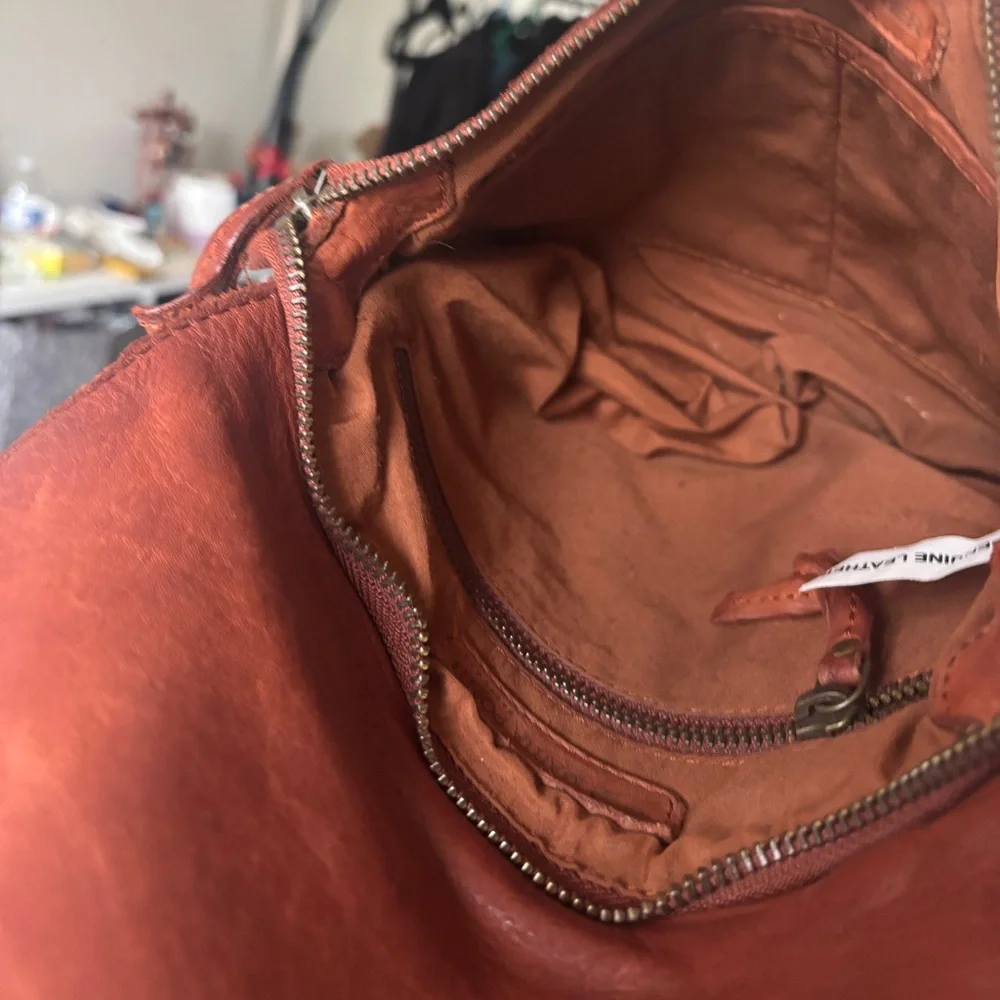 MARTA PONTI Leather Crossbody Bag - Picture 8 of 9